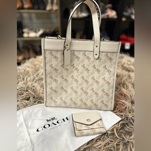 Coach Field Tote 22 white w/wallet